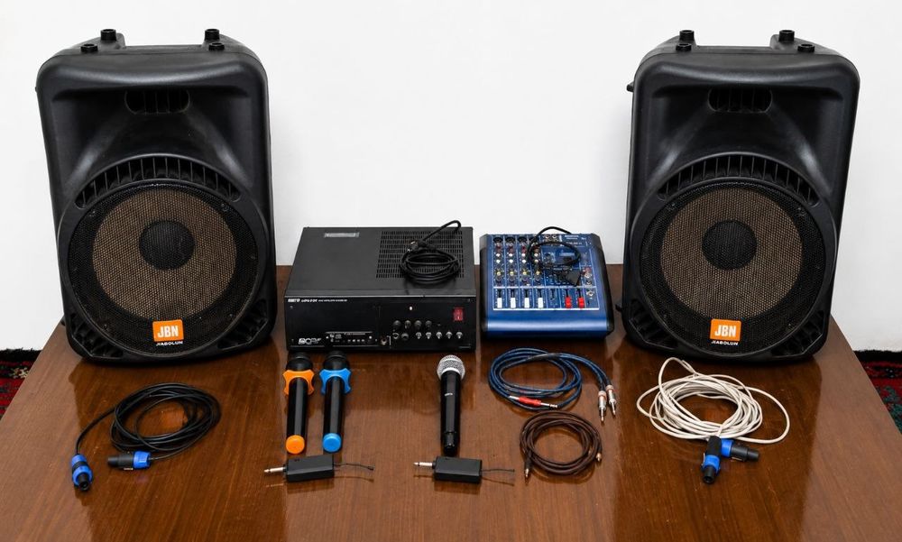 JBN M-15 2 ta karnay, Yamaha mikser, usilitel va mikrofonlar komlekt
