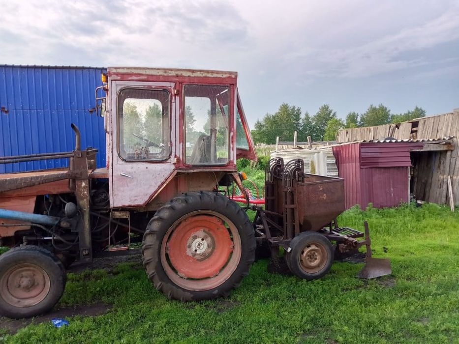 Продаётся трактор т 25 с куном ,  телега сеновозка, картофелесажалка,