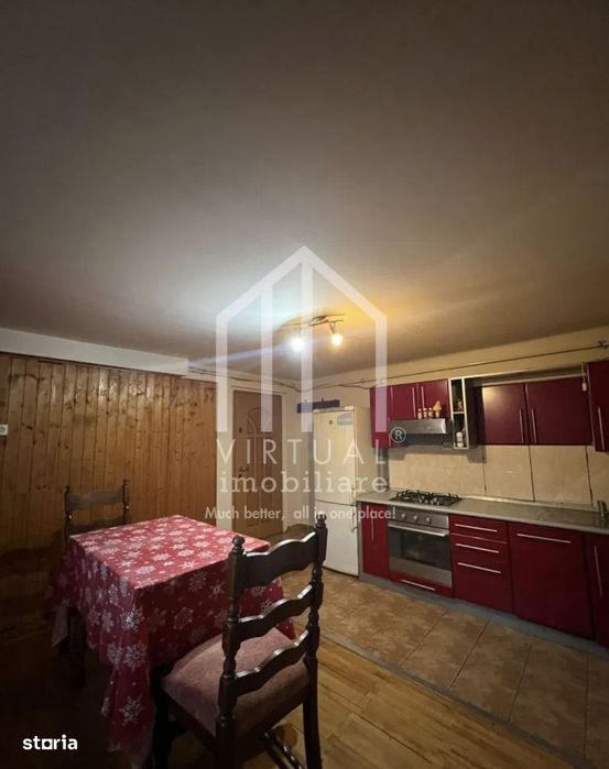 Casa formata din 2 apartamente, 2 garaje,  3 bai - zona Trei Stejari