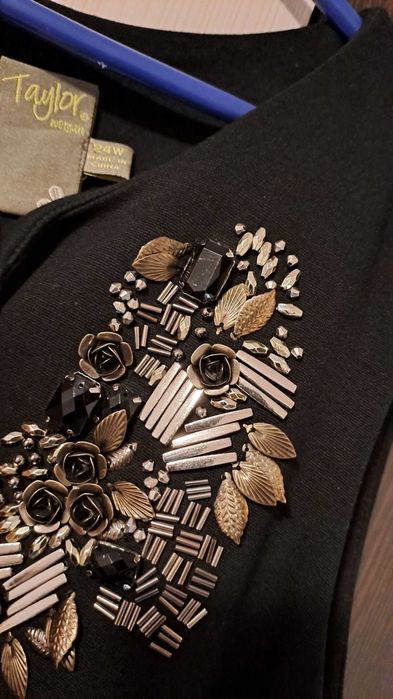 Rochie cu aplicații metalice