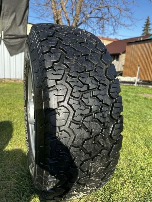 Продам резину на джипа