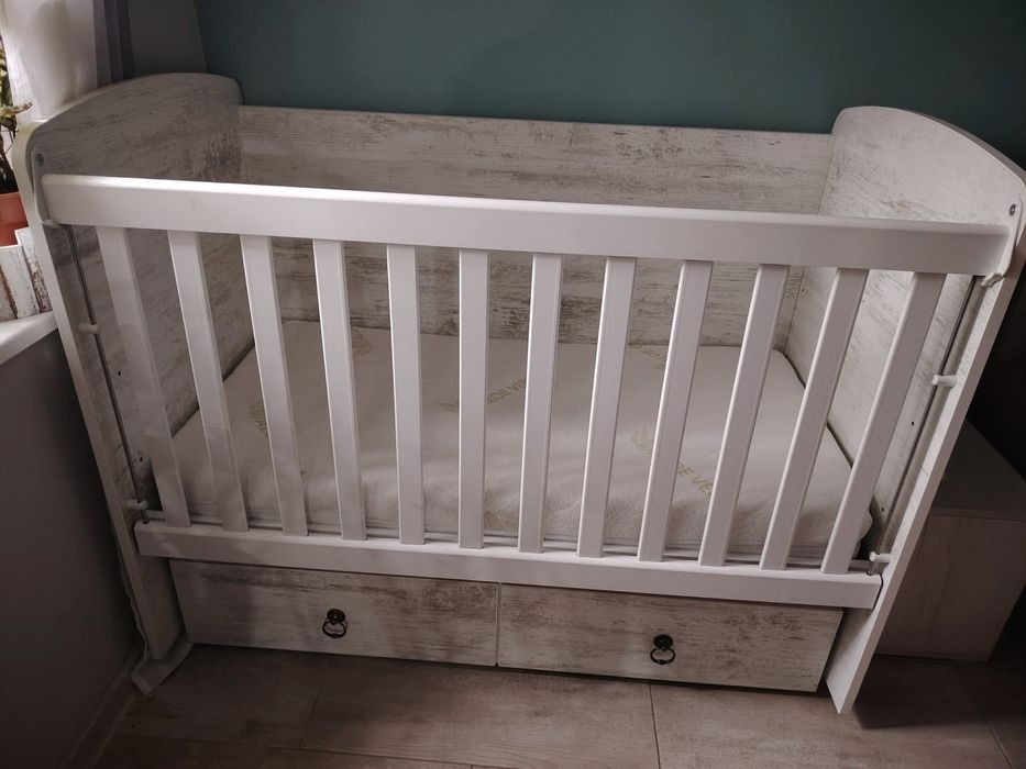 Дървена бебешка кошара