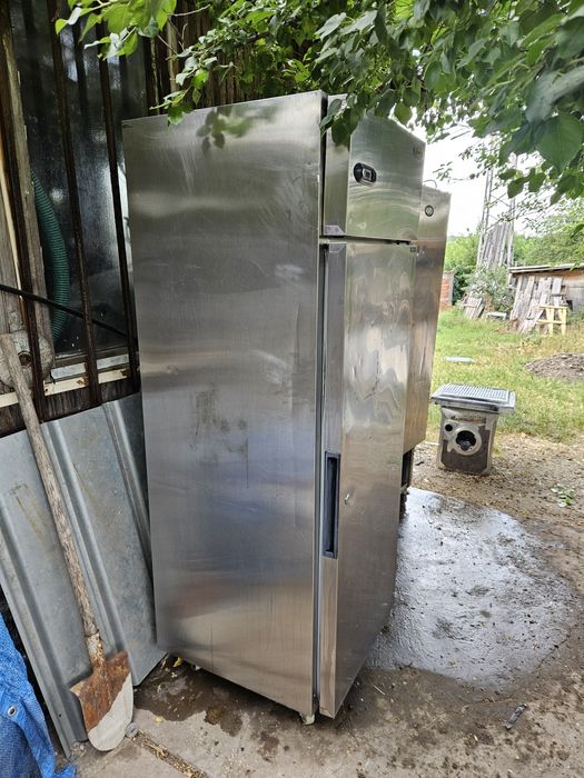 Хладилни Шкафове вертикални Ми-носови и Плю-сови Юнокс 500 литра