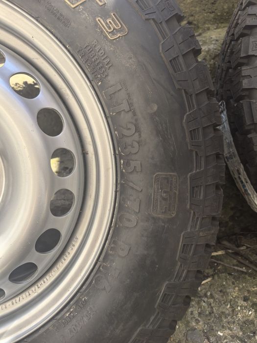 Гуми за Vw amarok