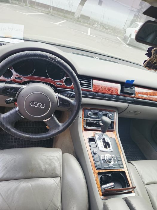 Audi a8 d3 2005.