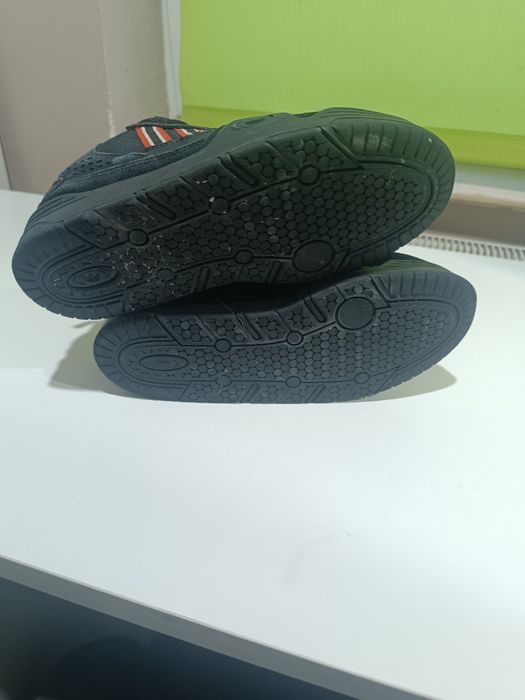 Vând adidas adi2000 negru cu rosu mărimea 41,5