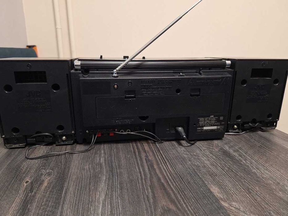 Стерео радиокасетофон JVC PC-W 35, всичко работи, външен вид като нов.
