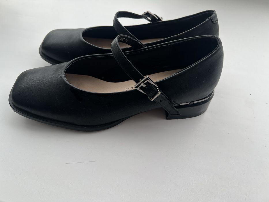 Черные туфли 36 размер 5000 тг