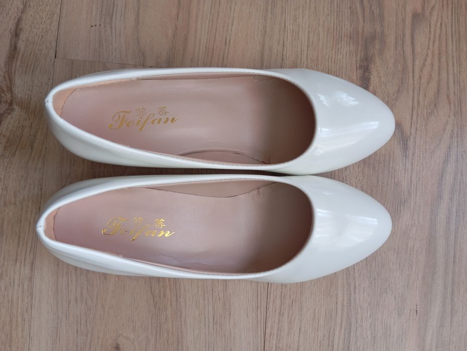 Дамски обувки с ток