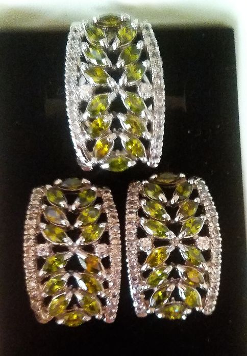 Серебряные комплекты и кольцо с натуральными сапфирами.