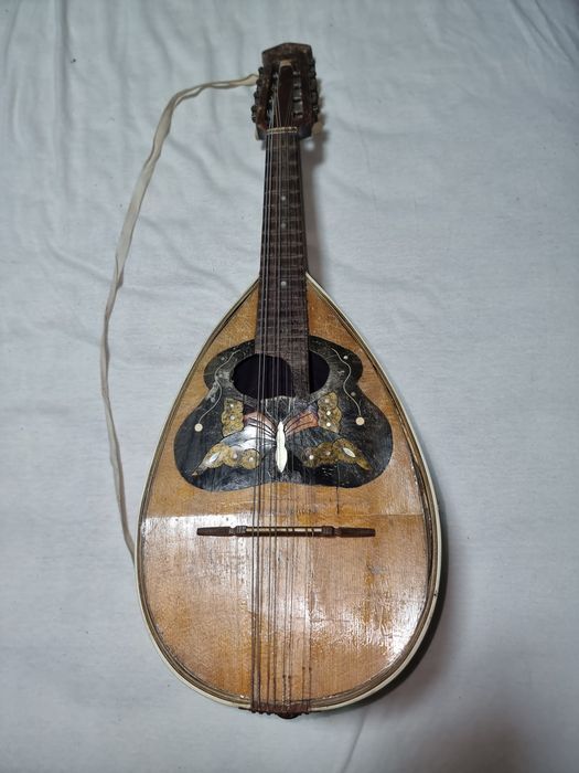 Vand mandolină veche  pentru colecționarivitange.