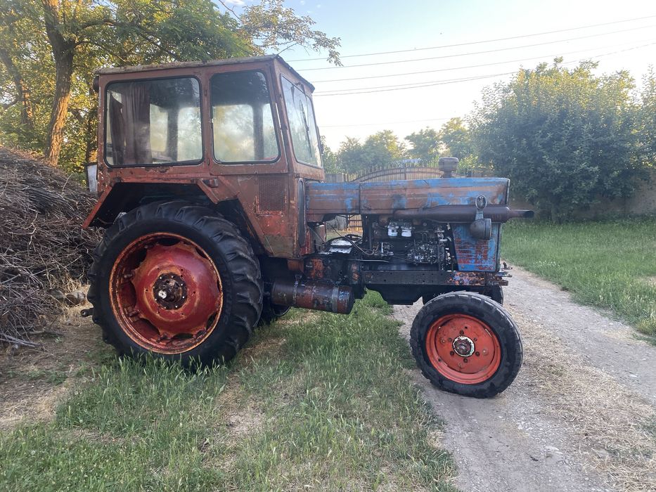 Tractor universal 650