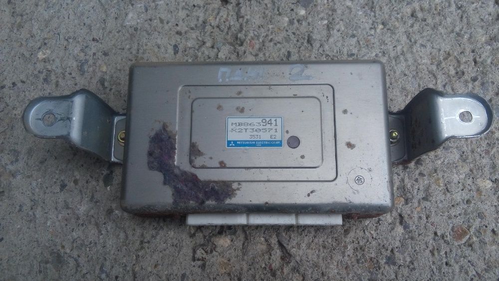 Мицубиши Паджеро/ Padjero 2 компютър/ модул/ табло бушони/ релета