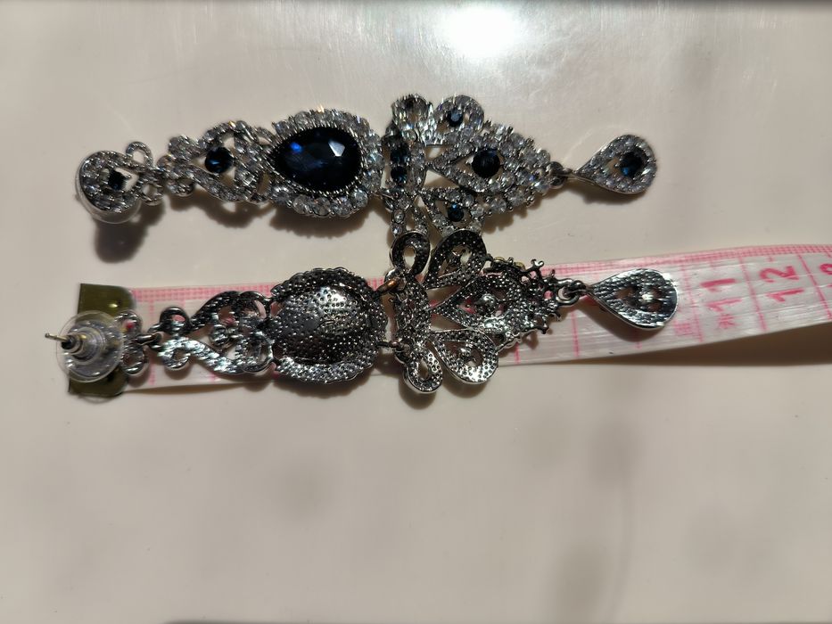 Продам серьги с синими камнями