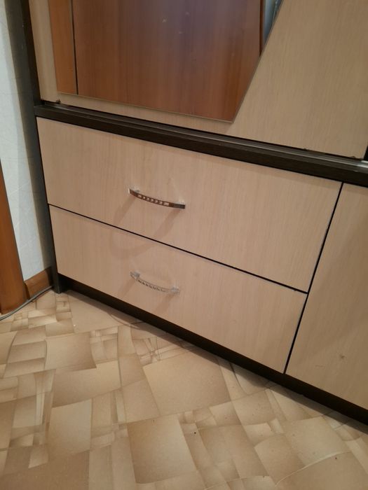 Продам шкаф для прихожей