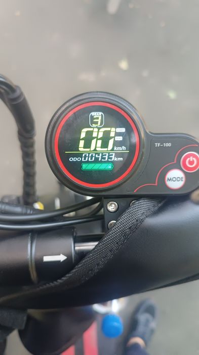 Самокат продаю за 100к новый