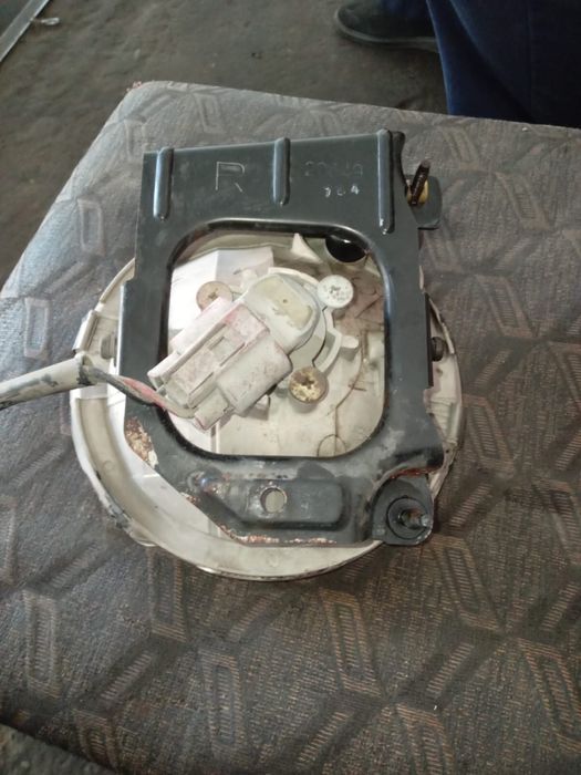 Запчасть машин Субару оутбак туманик правый