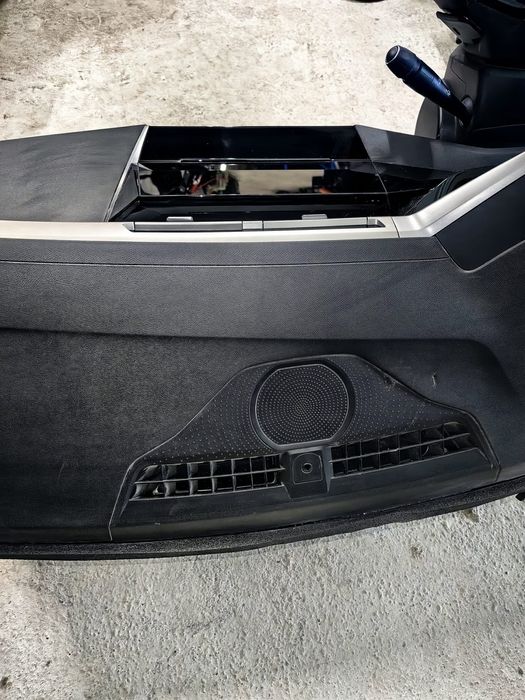 Арматурно табло с ляв еър бег за Peugeot 408 / Пежо 408 2024г