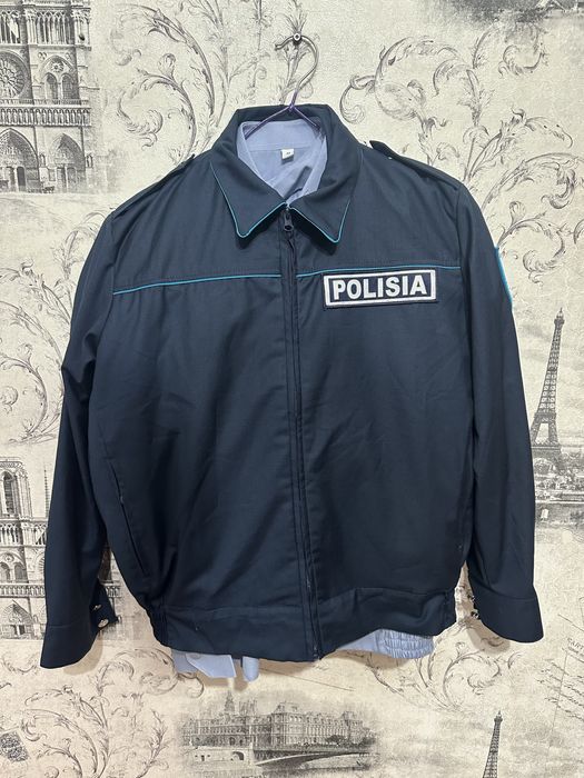 Полицейская форма.