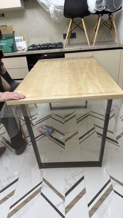 Продам Стол и 6 стульев