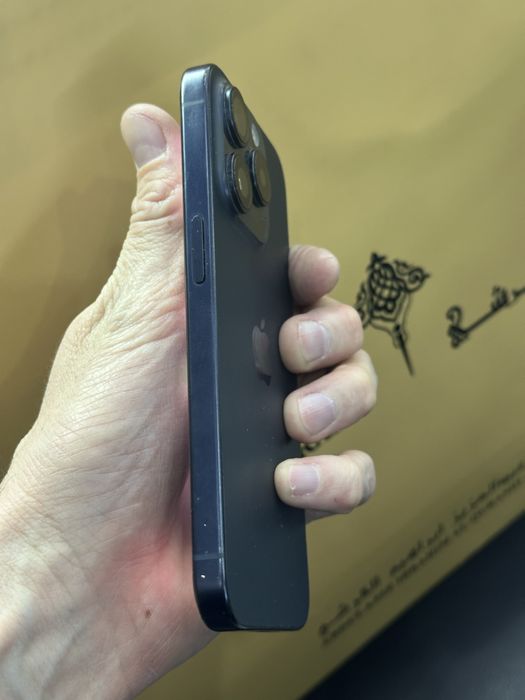 iPhone 15 Pro sim заблок