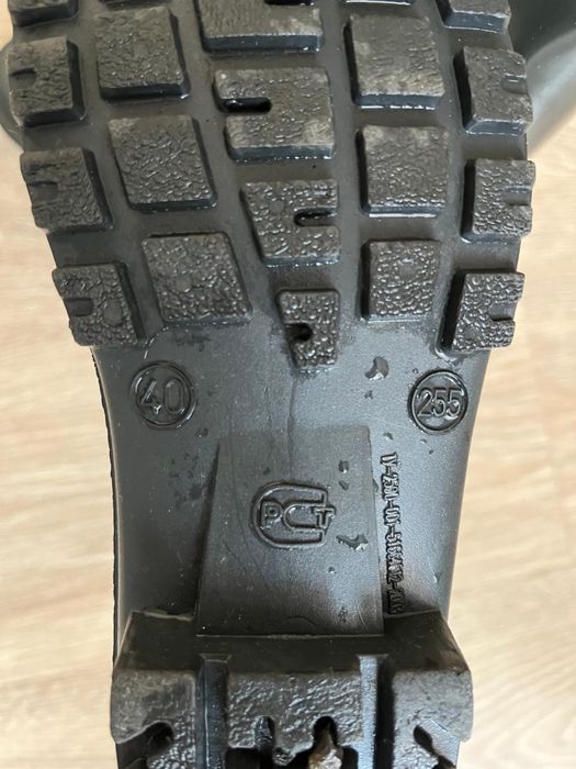 Резиновые сапоги 40 размер.