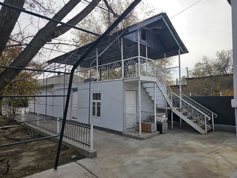 Продаётся дом с времянкой