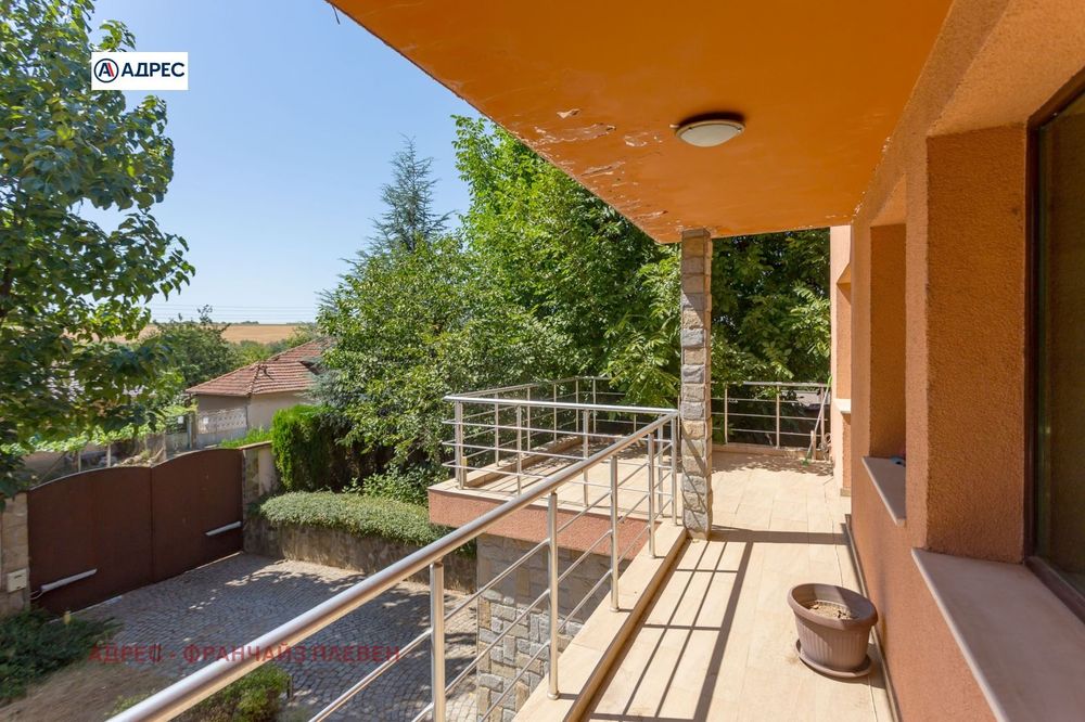 Къща в Плевен, област-с.Гривица площ 450 цена 439000