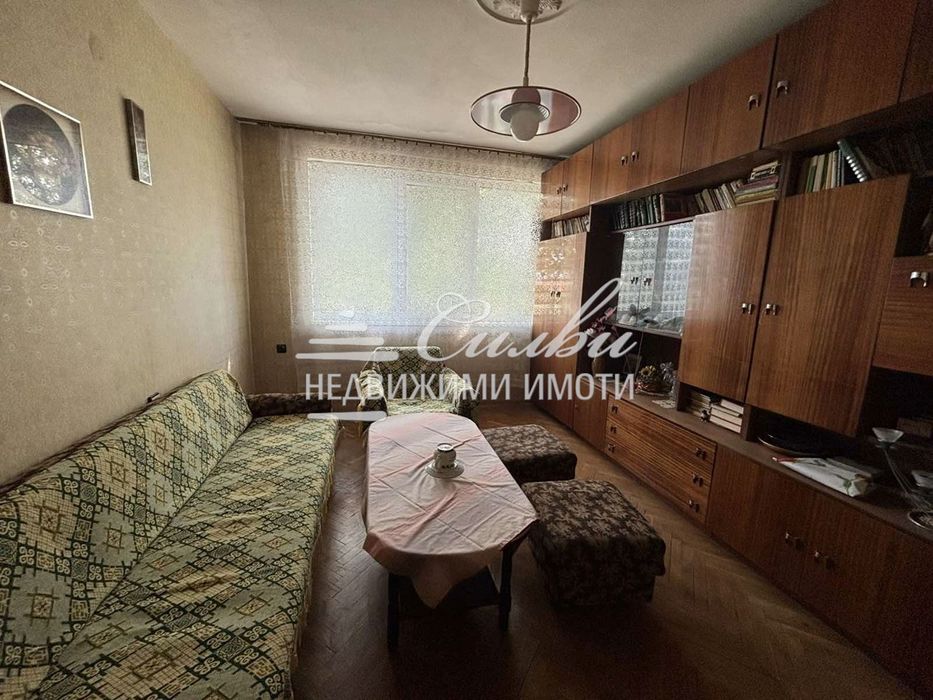 Дава се под наем Тристаен апартамент в Шумен, 2-ри корпус - 100 кв.м за 306 € - Снимка #3