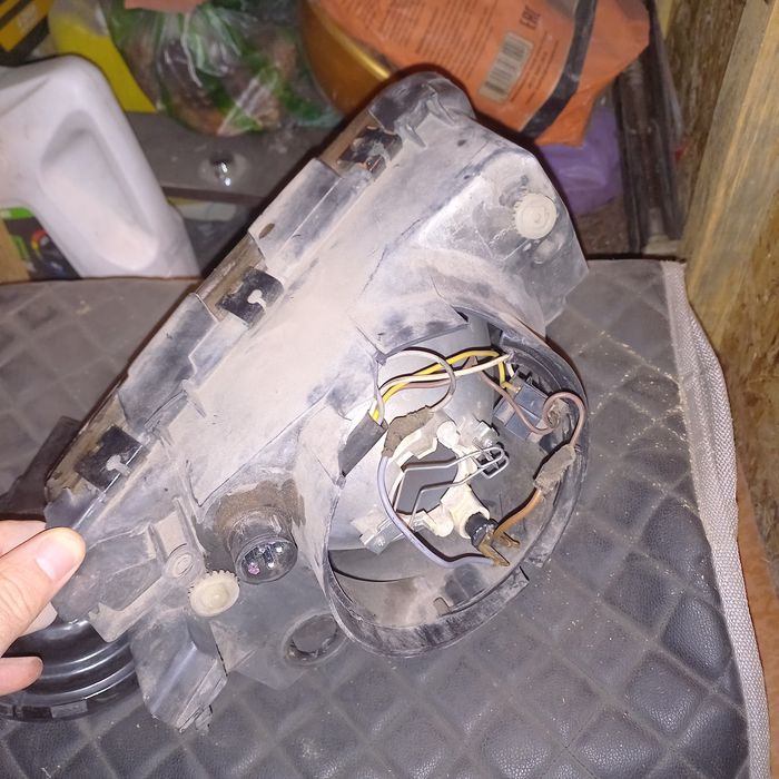 Левая фара ауди 100 с4