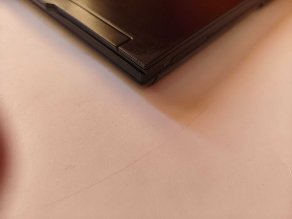 Лаптоп dell latitude e4300 4b/ 250gb подсветка на клавиатура, здрава батерия
