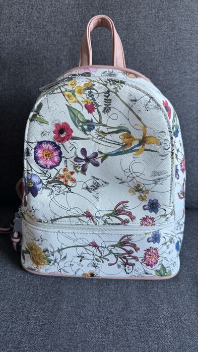 Цветна раничка