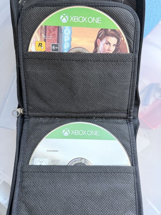 Xbox One S 500GB + Controller Original + 5 Jocuri + Husă CD-uri