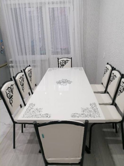 Кухонный стол со стульями