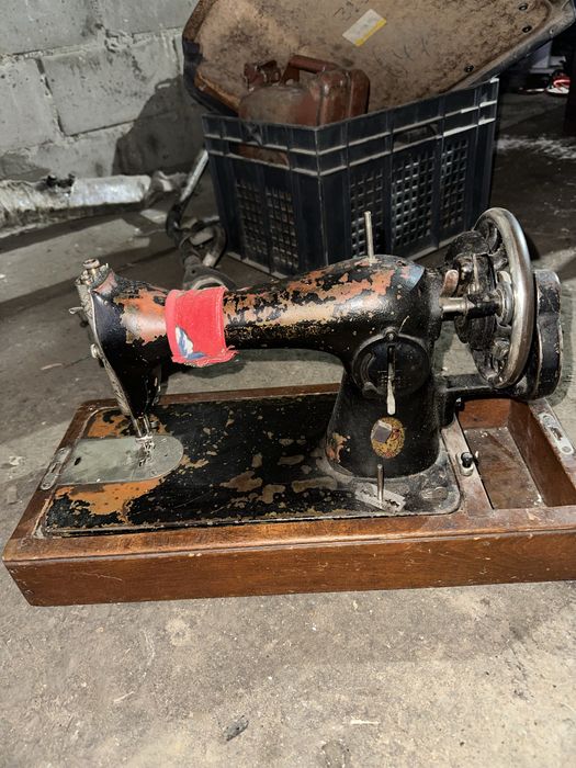 Продам швейную  машинку