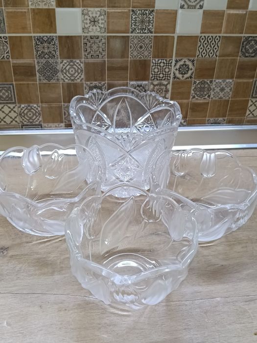 Отдам красивые  вазы, креманки