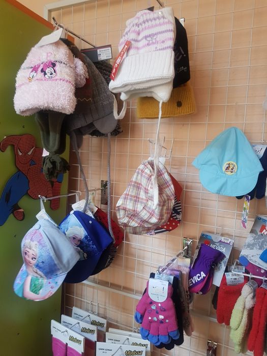 Детски шапки на Criss  и зимни ръкавички