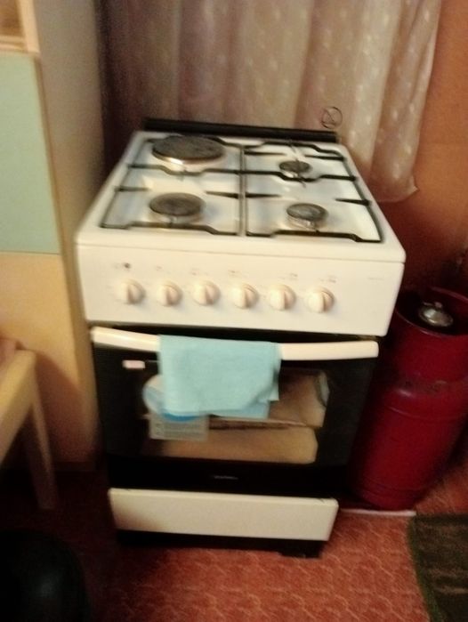 Продам газовую плиту