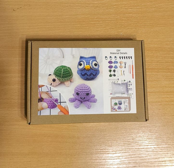 Комплект изплети си сам плюшена играчка като Плетеничко