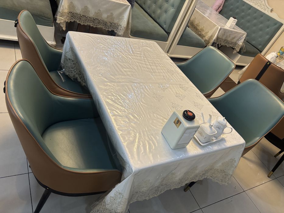 Диван және үстелсатылады