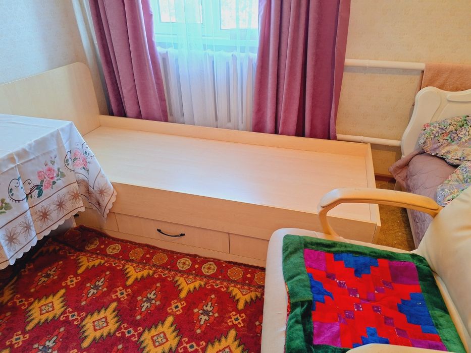 Кровать односпальная ,полуторка
