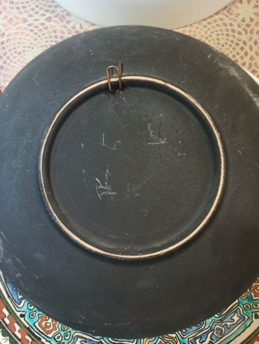 Чиния за закачане на стена