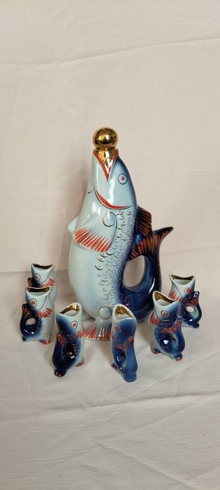 Продаю различную посуду, статуэтки, графины, чайники и прочее