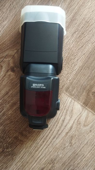 Продам  вспышку.