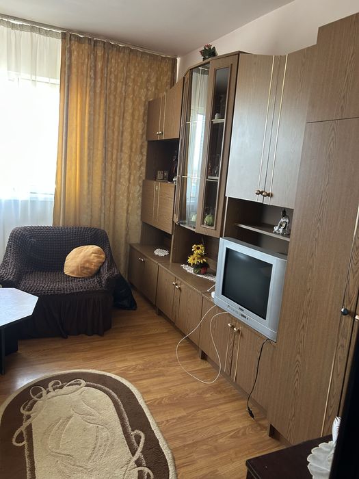 Inchiriez camera camin