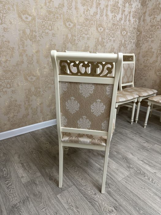 Стол со стульями