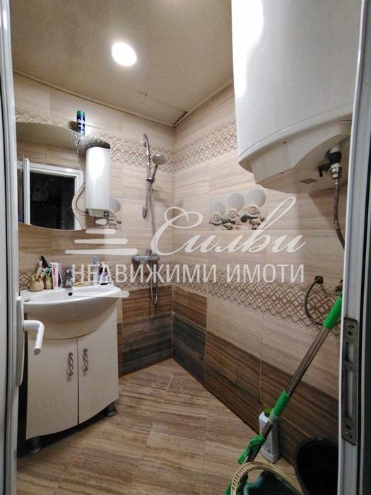 Продава се Тристаен апартамент в Шумен, Център - 89 кв.м за 1547 €/кв.м - Снимка #4