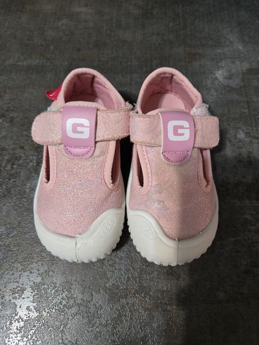 Пантофи за момиче