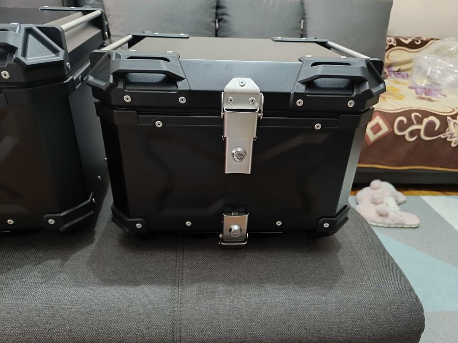 Куфар за мотор капацитет 65 , 45 литра.  Топ кейс. Куфар за мотоциклет