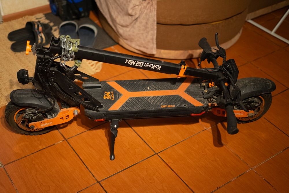 Vând trotineta kukirin g2 max